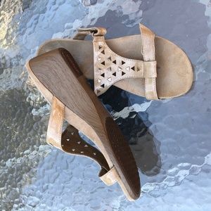 Vionic Maggie Wedge 8 M 8M Tan Beige T-Strap